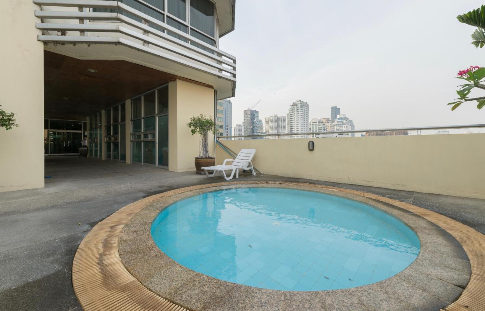 Sukhumvit Boutique : Soi 13/ 10min. From Bts Nana Station Pangsapuri *